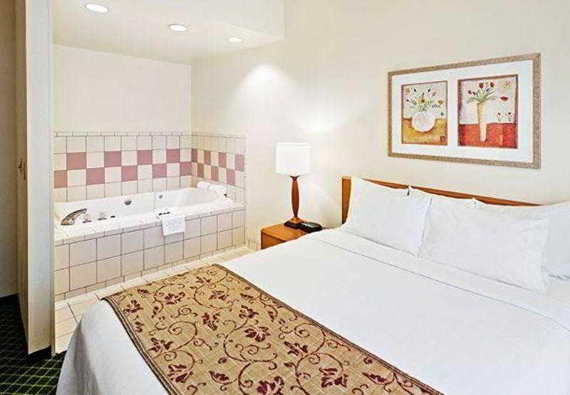 Fairfield Inn & Suites By Marriott San Antonio Airport/North Star Mall Стая снимка
